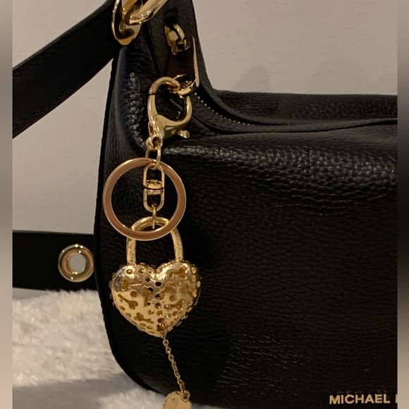 MICHEAL KORS BLACK PEBBLE LEATHER BAG WITH GOLD HARDWARE AND CHARM - Picture 5 of 16